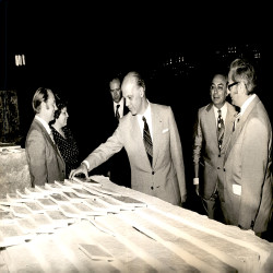 Επίσκεψη επισήμων Marmin 1977:Φωτογραφία 1